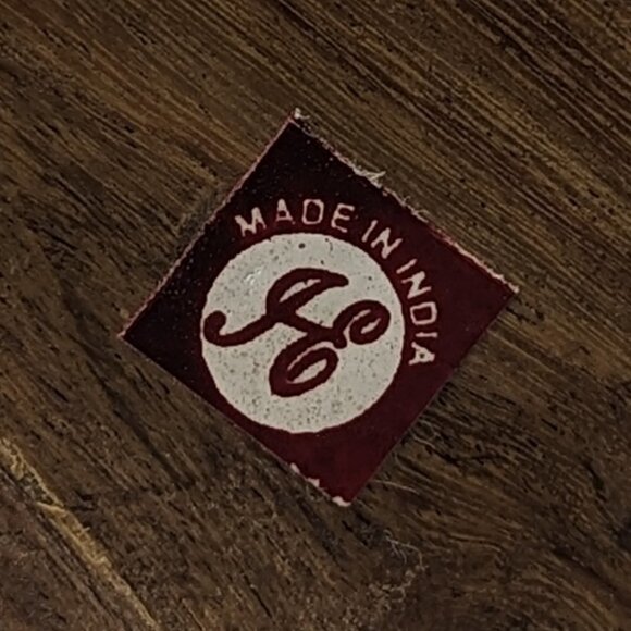 Hand-carved wooden eyeglass holder in the shape of a nose, made in India - Picture 9 of 10